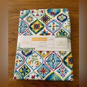 New Table cloth House & Garden